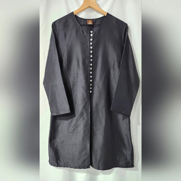 Artisans Angkor Womens Silk Tunic Top Size L (?) Black Shell Buttons Cambodian - Picture 1 of 9